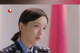 苏晓彤本来跟丢目标导致任务失败。但她竟推理出了这次跟踪是队里给自己的测试，最终凭借自己出色的观察力通过考核…#东方卫视真心英雄 #真心英雄  #佟丽娅