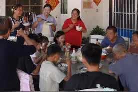 在忙碌的时候，能有家人站在你的身后做你的后盾，真的是一件很辛福的事视频封面