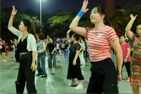 你送我的红玫瑰 它已经早已枯萎…#心碎爱上眼泪 #广场舞dou起来