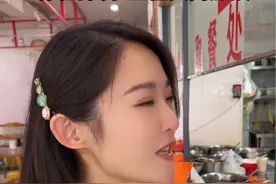 当我去学生打工的地方吃饭，总算见识到啥是肉夹馍了🤣 #随拍 #记录真实生活 #校园生活 #学生时代 #暑假工视频封面