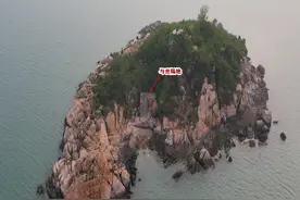 贵州深山发现世外小岛，住这里3年不出岛，给0.3w一个月，有爱人陪伴，有手机有有鱼竿，远离外界繁华，你能住多久呢！#世外桃源 #岛屿 #隐居 #远离城市的喧嚣 #钓点分享视频封面