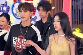 迪姐和二辰合体跳舞啦！#迪士尼在逃公主 #二辰 #我们好极了直播海边开party #troublemaker