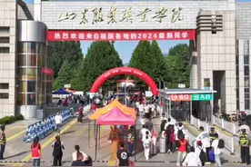 山东服装职业学院2024级新生开学进行时——怀揣梦想与希望