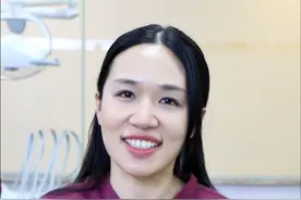 种植牙冠是黑的？ 当牙冠粘接距离不够的时候，可能需要做纯钛一体冠或者peek材料一体冠，颜色就不好看。为什么呢？有什么替代方案吗？舒医生来告诉你。 #种植牙 #舒林径 #重庆种植牙 #缺牙 #硬核健康科普行动视频封面