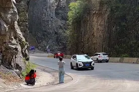 此生必驾南太行大峡谷，也是南太行经典自驾线路之一。导航：山西省陵川县双底村即可到达！#太行山风景 #公路旅行 #黑毛沟大峡谷#内容启发搜索视频封面