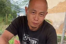 兄弟们制作美味的泡椒笋你们学会了吗@凤联妹妹 #拔小笋#泡酸笋做法 #农村美食