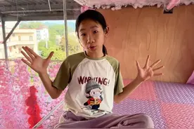 小学生手工打造的秘密基地 听粉丝的建议在秘密基地二楼做一个白云星空顶 #童趣时光 #满级小孩 #小妹爱搞怪 #改造 #秘密基地