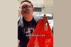 女婿回娘家居然拿的这东西来的，还美其名曰天热不吃肉，我真服他了#看一遍笑一遍 #看完不笑算我输 #农村生活欢乐多 #这是高手 #搞笑一家人视频封面