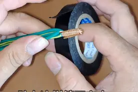 如何正确缠绕胶布 #零基础学电工 #技术分享 #接线的正确方法视频 #维修小技巧