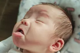 千万别错过❗️新生儿特有的神奇反射✨#育婴知识 #新生儿 #人类幼崽 #新生儿护理