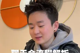 女生说真羡慕我闺蜜，昨天她男朋友又送她一个爱马仕的包，如何高情商回复 #恋爱 #脱单 #聊天案例全流分析