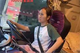 就喜欢这路上没车的感觉。把档挂到最高跑起来限速80，跑80#9.6米货车女司机#安全拍摄路段请勿模仿视频封面