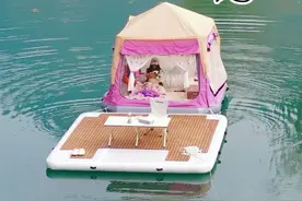 沉浸式水上帐篷露营⛺️电车女孩在水上漂浮的一天#户外露营 #真正的露营女孩 #床车生活 #旅居生活 #独居女孩的生活视频封面