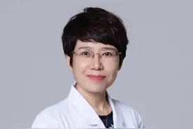 最近门诊遇到很多头皮反复长毛囊炎的患者，持续多年不愈，原因是什么？如何预防？在这里科普一下，希望对你有所帮助#毛囊炎 #头皮反复毛囊炎 #皮肤感染 #硬核健康科普行动 #脱发视频封面