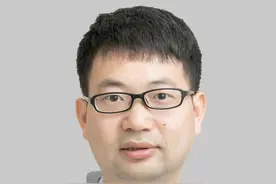 你知道吗？痛风不再是中老年人的“专利”，越来越多的年轻人也开始受到它的困扰。 那么，痛风为什么会找上年轻人呢？又该如何预防？今天，就让我们一起来聊聊这个话题。#痛风 #高尿酸 #医学科普 #硬核健康科普行动