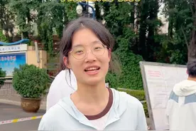 2025年高考首日，数学科目结束。考生：简单的比平时更简单，难的“依然难”。学到的知识都考到了。（拍摄/剪辑 青岛晚报记者 吴忠林 董真）#青岛#高考数学#2025高考