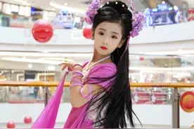 正月十五小七下凡到商场送祝福喽！#元宵#七仙女#汉服 @小不与小嘟 @DOU+上热门视频封面