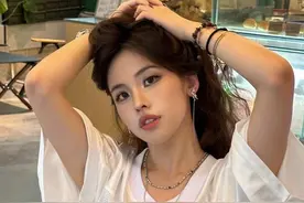 上镜技巧8️⃣个拍照眼神管理来了！👀（集合版 拍照眼睛到底要看哪里啊？！ 300w宝们看过之前的他拍、自拍、对镜拍的眼神管理，今天给大家来个集合精华版👍 学会再也不怕拍出废片啦！ 快艾特闺蜜和男朋友来学😎 #拍照 #拍照技巧 #上镜技巧 #自拍 #表情管理