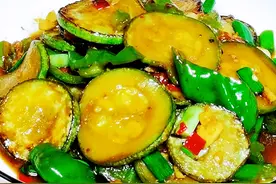 素炒西葫芦简单又好吃的做法，清香入味，开胃又下饭，一周做多次