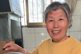 苜蓿窝窝 吃妈妈用草做的山西特色美食苜蓿窝窝头是一种什么体验呢！#农村美食记录生活 #我的乡村生活 #春天总要开一次野菜盲盒吧 #尝一口春天的味道 #乡野春日地图