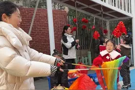 孩子们每天早上来到幼儿园干嘛呢？这样的晨间活动 也太丰富了吧，全面发展，大厨们运动也好棒@徐海路幼儿园🌸张园长视频封面