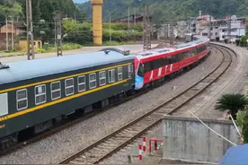 「鹰厦线」厦门地铁4号线回送 #鹰厦铁路  #中车 #长客