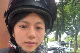 每个单王身上扛的都是整个家庭，这一路走来的辛酸只有自己知道，平安到家了就好#外卖日记 #黑骑士更专业的外卖车品牌 #黑骑士外卖车E10视频封面