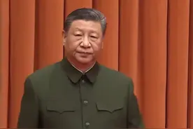 现场视频！中央军委举行晋升上将军衔仪式，习近平颁发命令状并向晋衔的军官表示祝贺。视频封面