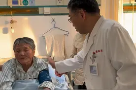 三叉神经痛患者术后第二天愉快出院 #三叉神经痛术后查房#老年患者手术后#三叉神经痛球囊压迫术后#徐州二院#徐州医科大学附属医院神经外科高文昌团队视频封面
