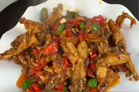 爆炒田鸡这样做，肉质鲜嫩入味，又香又辣，吃得过瘾#爆炒田鸡 #江西菜真的被低估了视频封面