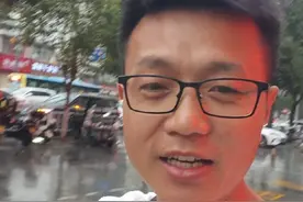 安康城区期待的大如终于来了！凉快很#安康城区终于迎来了入秋首场雨 #安康多地人工增雨 #久旱逢甘霖 #走好网上群众路线陕西账号在行动视频封面