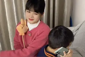 这孩子真是个蹭饭高手… #萌娃搞笑日常#语出惊人的熊孩子#童言童语#彭小澎吖视频封面