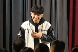 成都迪士尼变相亲角了？#请文明打卡“成都迪士尼” #诺米diss谢帝 #谢帝应援曲 #脱口秀 #说唱视频封面