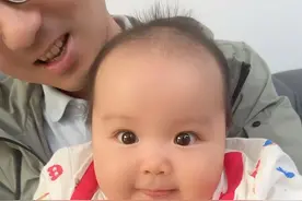 不管一天多辛苦，不管多大的压力，只要回到家能看到这聪明可爱的小孙女，瞬间所有的烦恼所有的疲惫都烟消云散。这就是生活吧#看着你一天天长大 #我的生活日记 #爷孙俩的快乐时光视频封面