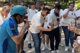 外国友人来旅游点外卖，#外卖小哥 吹陶笛给惊喜视频封面