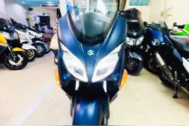 铃木旅行踏板车汉堡人400，动力强配ABS，皮实耐用，摩旅神器视频封面