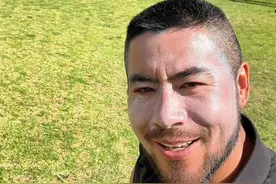 世界环旅第100国 走近智利复活节岛石像，没想到建造这些石像的人的祖先却来自中国。@DOU+小助手 @抖音短视频视频封面