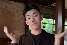 1%的人在看书，99% 的人在表演看书 大家好！今天我们来聊聊看书，以及为什么会出现有些人看了很多书，却依然没有什么长进。 #看书 #看书学习 #读书 #读书成长