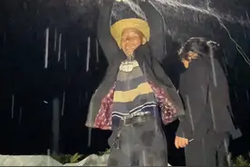 #一瓶矿泉水带来的快乐 #乡村生活里的惬意松弛 #田间地头就是我的舞台 #三农 也许人生就是这样吧，老了还有惊喜，视频封面