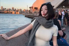 来南半球过春天🇦🇺 短袖配围巾 这个季节的悉尼刚刚好  #分享照片 #原相机 #ootd穿搭 #livephoto #日常分享视频封面