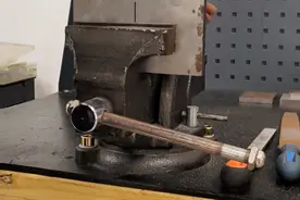 人虽已老，仍可再战——钳工锯削示范视频 #钳工小东 #钳工实训 #八级钳工 #职教高考 #我要上热门🔥 @抖音创作小助手视频封面