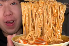 深夜不睡那必须狠狠的烤肠机美食派对 #妈呀太香了 #这一口简直香迷糊了 #大口吃肉 #烤肠#津贴视频封面