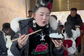 来姐妹家吃席，说不能打包，那吃剩的能不能打包呀#我的乡村生活 #民族特色民族文化 #日常vlog视频封面