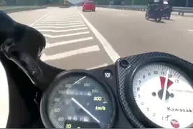 你能想象川崎150可以跑多快？#川崎 #kawasaki #kawasaki150 #马来仔 #贴地飞行视频封面