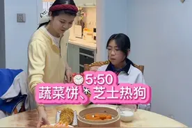 妈妈牌营养早餐，一声妈妈，一生责任，没有人教我们当妈妈，我们又好像天生就会当妈妈，以前追求自由的青春，是再也回不去了，往后余生，摆弄好柴米油盐，管理好情绪，照顾好孩子和家庭，皆是我们做妈妈的责任！#春日好食光 #早餐 #早餐吃什么 #适合小孩子的营养早餐 #记录真实生活