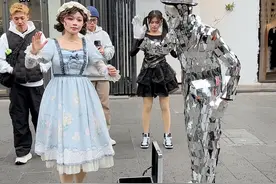 今天街头偶遇谁？评论艾特出来？ #霹雳舞 #机械舞视频封面