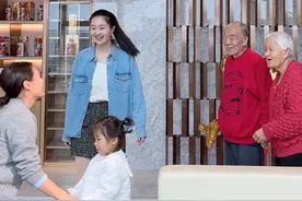 19岁 女保姆 发5万 年终奖 今天给我家保姆发了5万块钱的年终奖，小红是个很努力的小女孩，而且很知道感恩，还给我们买了礼物。#记录真实生活 #日常vlog视频封面