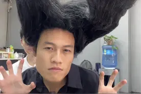 12月最新款（ 无敌龙爪手）喜欢的小伙伴可以搞一个。#罗福兴 #发型