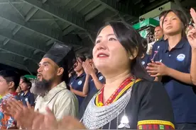 落日归山海，英雄出少年，当足球梦想遇见一群坚韧的姑娘，便会开出希望之花，我为家乡助力，琼中女足海南人民的希望之花#琼中女足#女子超级联赛 #体育精神 #民族文化 #少年强则国强视频封面
