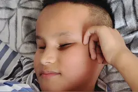 李玉顺手术第三天，还是不喜欢喝水，也不想进食。和他里沟通一下，他愿意多喝一点水了。稀饭还是不想吃，居然还是想吃粉。但是小玉顺吃粉现在不可以哈，还得忍忍。感谢这么多人疼爱小宝，祝好人一生平安。 #幸福的小玉顺 #李玉顺手术第三天 #李玉顺的师娘#感谢大家的疼爱#大家送的花花视频封面
